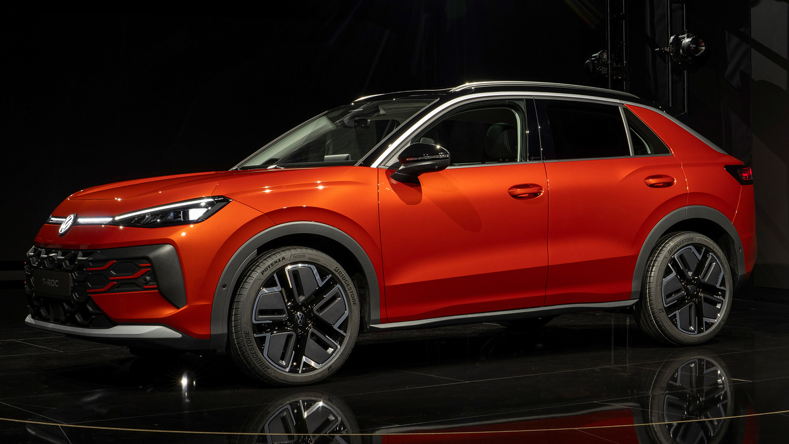 Επίσημο: Το νέο VW T-Roc μεγάλωσε και έγινε για 1η φορά φουλ υβριδικό 